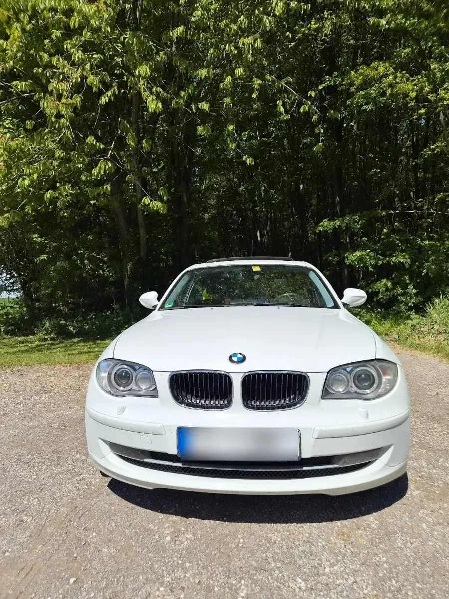 Gebraucht BMW 116 116 PS (85 kW) 2011 Weiß Kleinwagen
