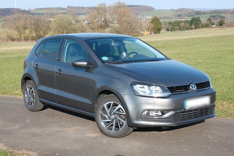 Gebraucht VW Polo Sound 90 PS (66 kW) 2017 Grau Kleinwagen