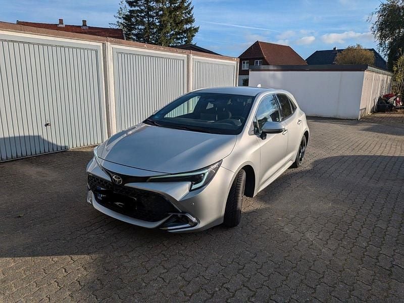 Silber Gebraucht 2024 Toyota Corolla Team Limousine | 26.500 € (Superpreis) - Bild 1/4