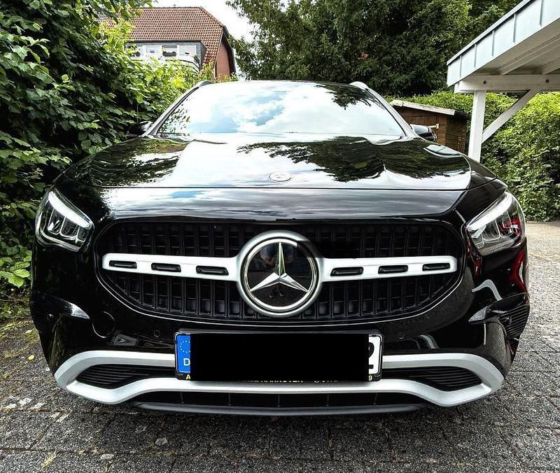 Schwarz Gebraucht 2023 Mercedes GLA200 Progressive SUV | 32.900 € (Superpreis) - Bild 1/4
