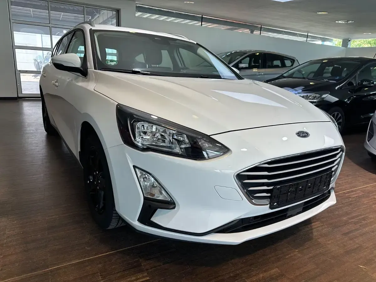 Gebraucht Ford Focus Cool & Connect 120 PS (88 kW) 2022 Weiß Limousine