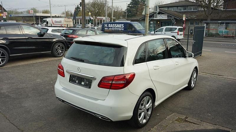 Gebraucht Mercedes B200 136 PS (100 kW) 2017 Weiß Van / Kleinbus