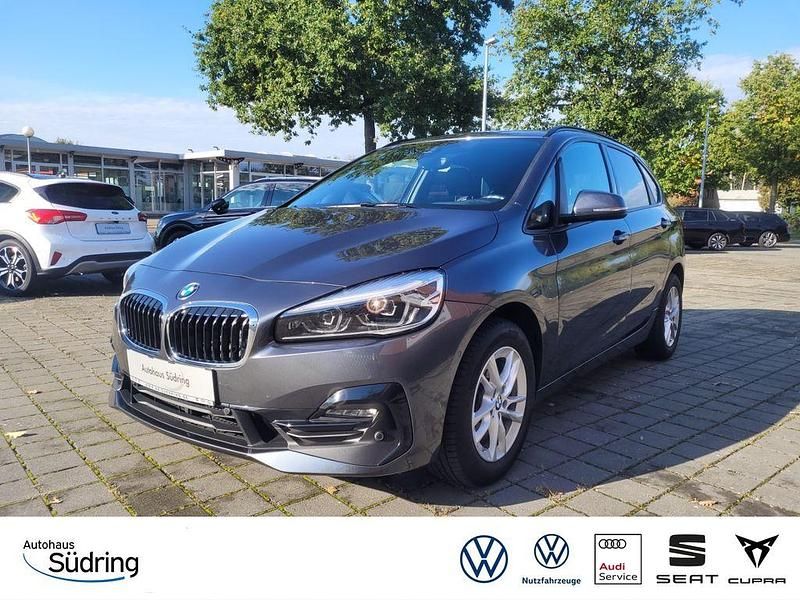 Mineralgrau Gebraucht 2021 BMW 218 Active Tourer Sport Line Van / Kleinbus | 22.980 € (Guter Preis) - Bild 1/4