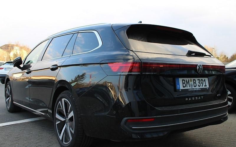 Gebraucht VW Passat Business 150 PS (110 kW) 2024 Grenadillschwarz Kombi