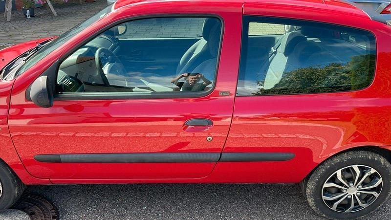 Gebraucht Renault Clio II Campus 58 PS (42 kW) 2011 Rot Limousine