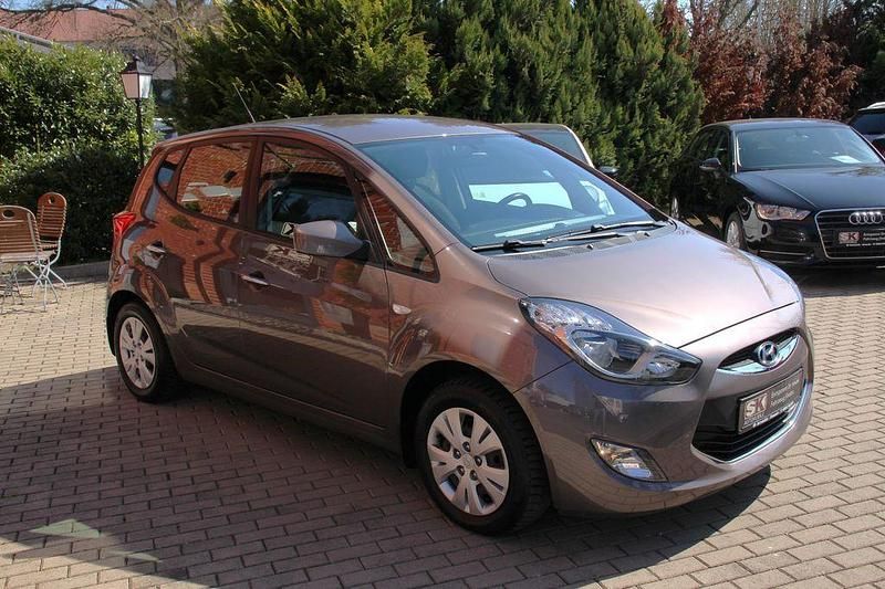 Gebraucht Hyundai ix20 125 PS (91 kW) 2013 Braun Kleinwagen