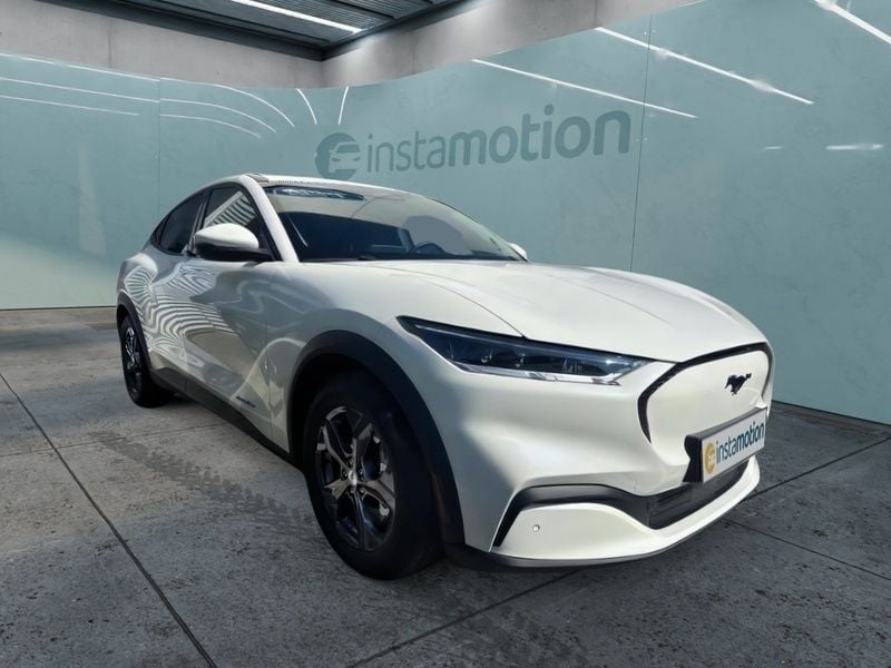 Weiß Gebraucht 2022 Ford Mustang Mach-E Standard Range SUV | 31.340 € (Fairer Preis) - Bild 1/4