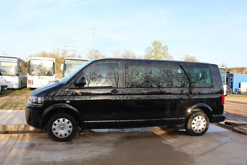 Second-hand VW Caravelle 140 CP (102 kW) 2010 Negru Van
