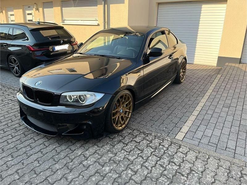 Schwarz Gebraucht 2012 BMW 135 Sport Line Kleinwagen | 20.900 € - Bild 1/4