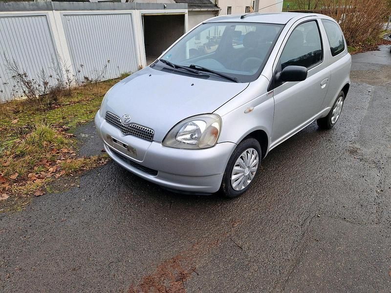 Gebraucht Toyota Yaris Terra 68 PS (50 kW) 2002 Silber Kleinwagen