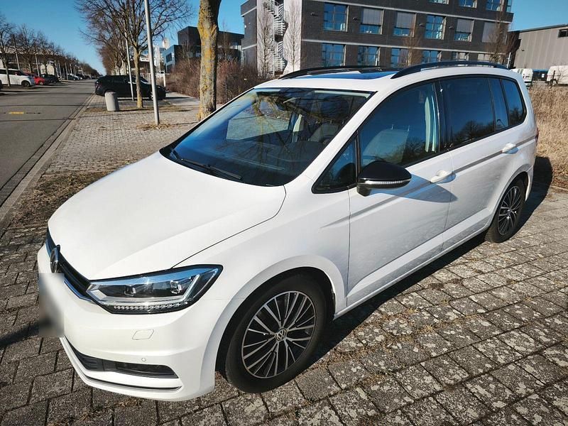 Gebraucht VW Touran Highline 150 PS (110 kW) 2019 Weiß Van / Kleinbus