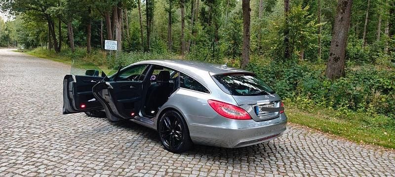 Grau Gebraucht 2014 Mercedes CLS350 Shooting Brake Kombi | 13.400 € (Superpreis) - Bild 1/4