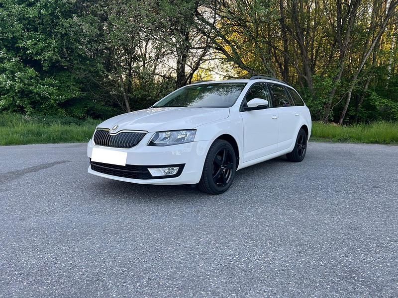 Weiß Gebraucht 2014 Skoda Octavia Ambition Kombi | 7.590 € (Fairer Preis) - Bild 1/4