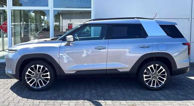Neu KGM Torres Sapphire 163 PS (119 kW) 2025 Iron metal metallic SUV