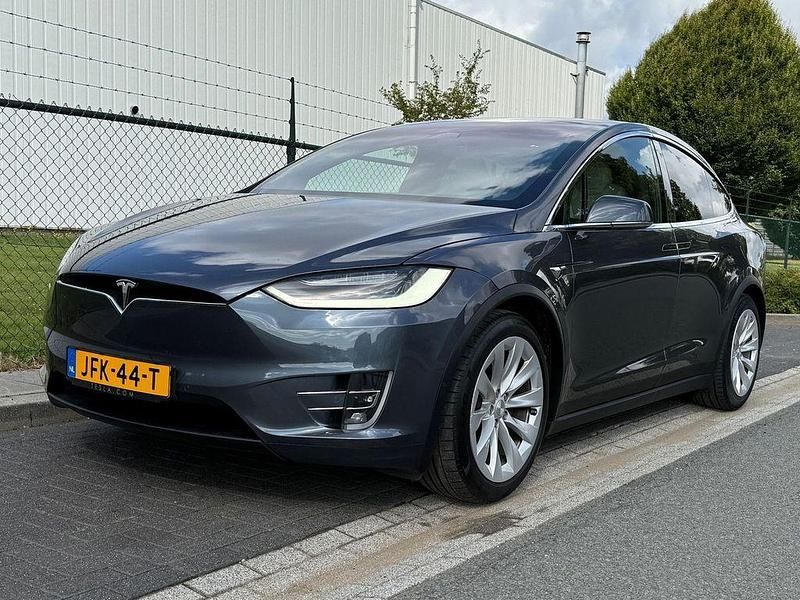 Grau Gebraucht 2020 Tesla Model X SUV | 47.495 € (Fairer Preis) - Bild 1/4
