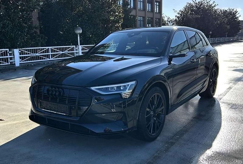 Gebraucht Audi e-tron Advanced 300 kW (408 PS) 2022 Mythosschwarz (metallic) SUV