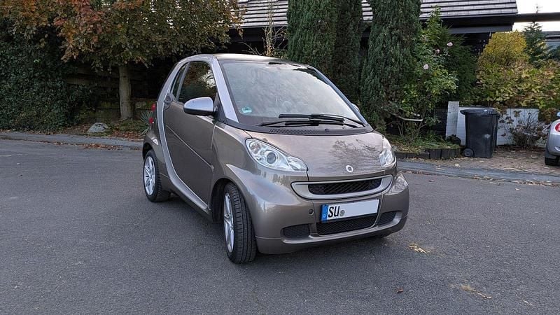 Grau Gebraucht 2009 Smart ForTwo Coupé Passion Coupé | 3.750 € (Fairer Preis) - Bild 1/4