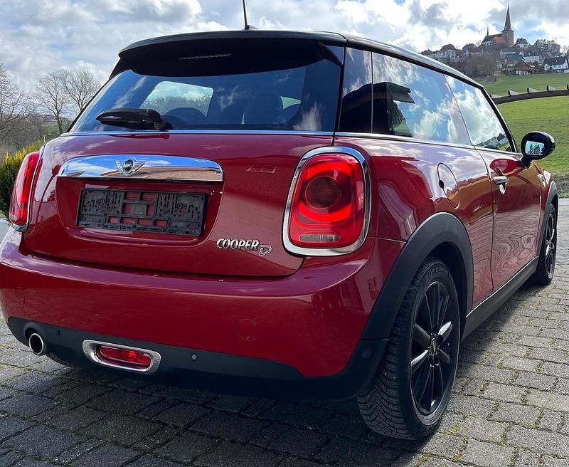 Gebraucht Mini Cooper D 116 PS (85 kW) 2017 Rot Kleinwagen