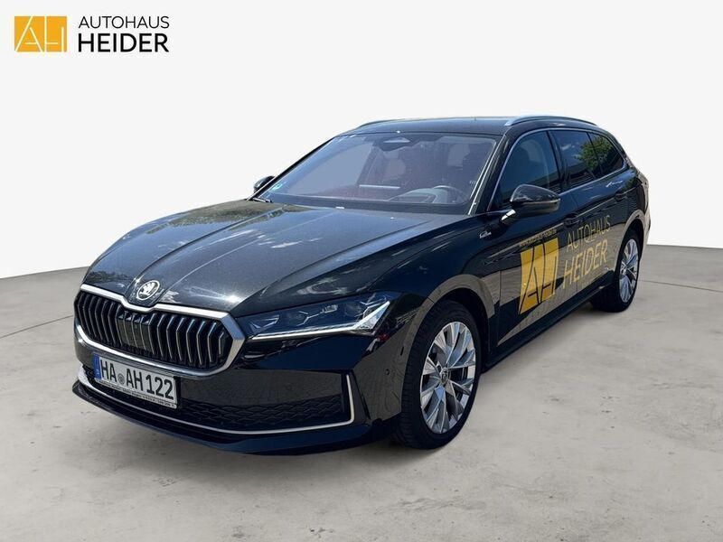 Ebony schwarz metallic met. Gebraucht 2024 Skoda Superb LAURIN & KLEMENT Kombi | 42.900 € (Teuer) - Bild 1/4