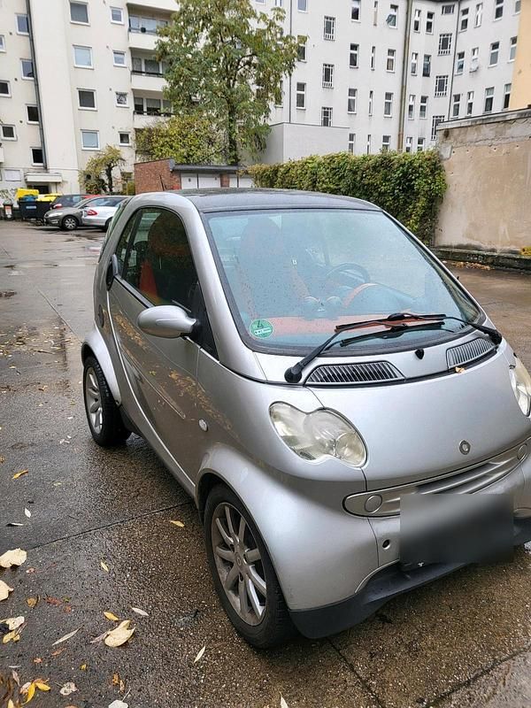 Grau Gebraucht 2004 Smart ForTwo Coupé Kleinwagen | 2.250 € (Fairer Preis) - Bild 1/4