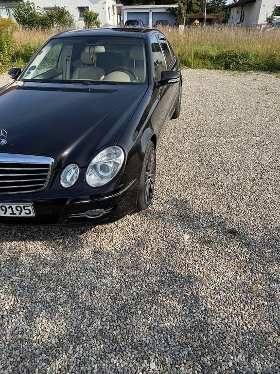 Schwarz Gebraucht 2002 Mercedes E320 Elegance Limousine | 6.000 € (Fairer Preis) - Bild 1/4