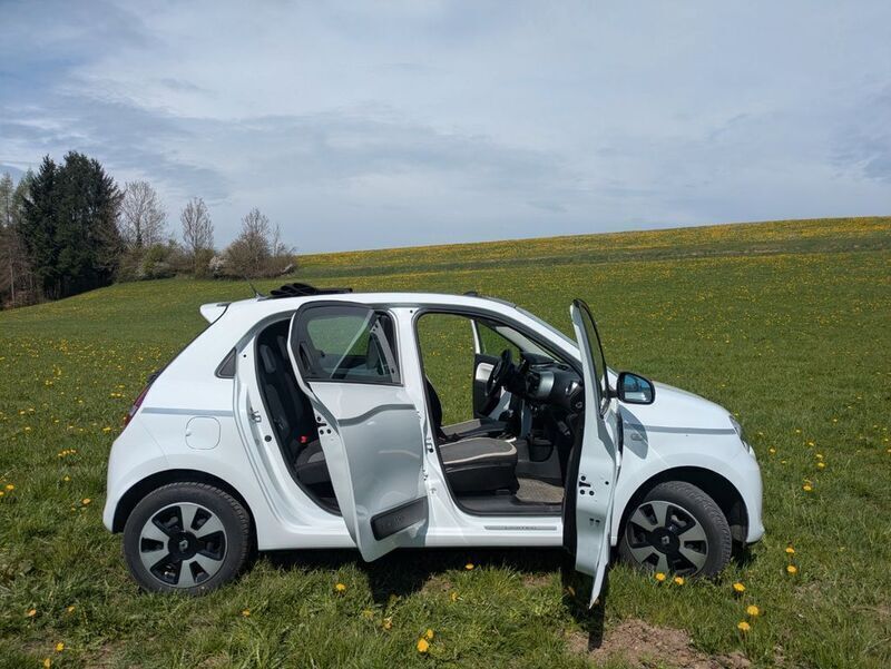 Weiß Gebraucht 2018 Renault Twingo LIMITED Kleinwagen | 6.700 € (Guter Preis) - Bild 1/4