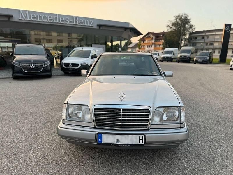 Gebraucht Mercedes E200 136 PS (100 kW) 1995 Silber Limousine