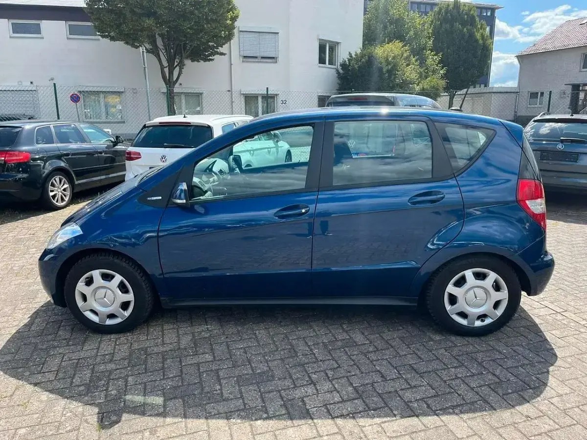 Gebraucht Mercedes A160 95 PS (69 kW) 2011 Blau Limousine
