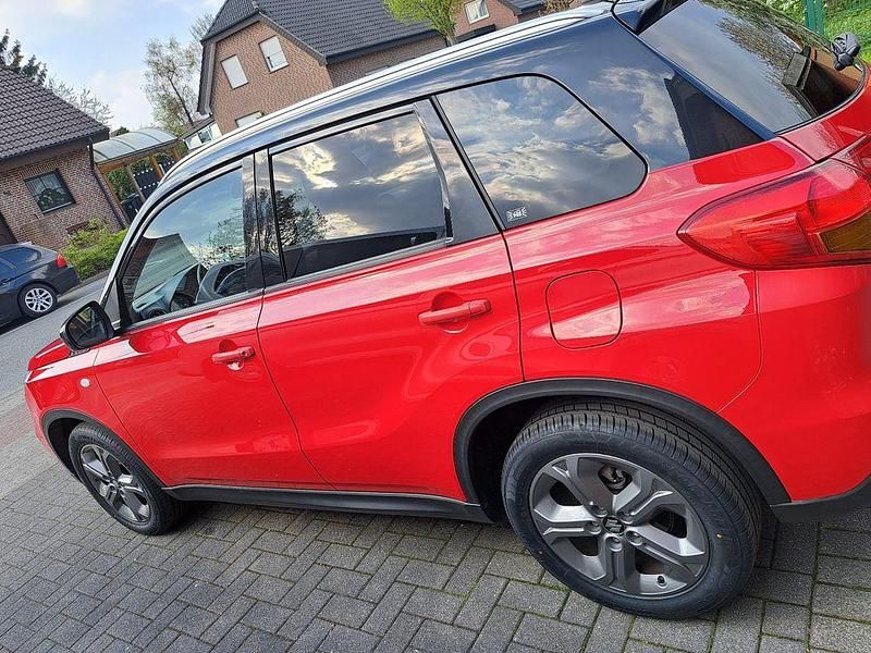 Gebraucht Suzuki Vitara 120 PS (88 kW) 2015 Rot SUV