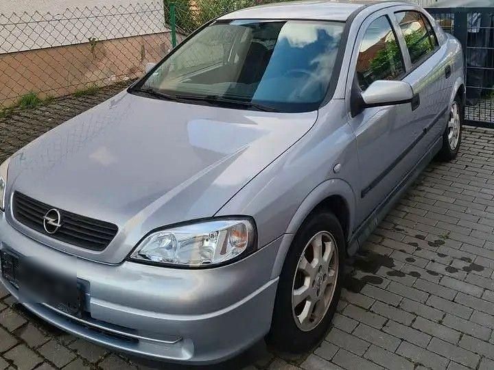 Silber Gebraucht 2002 Opel Astra Comfort Limousine | 2.299 € (Etwas zu teuer) - Bild 1/3