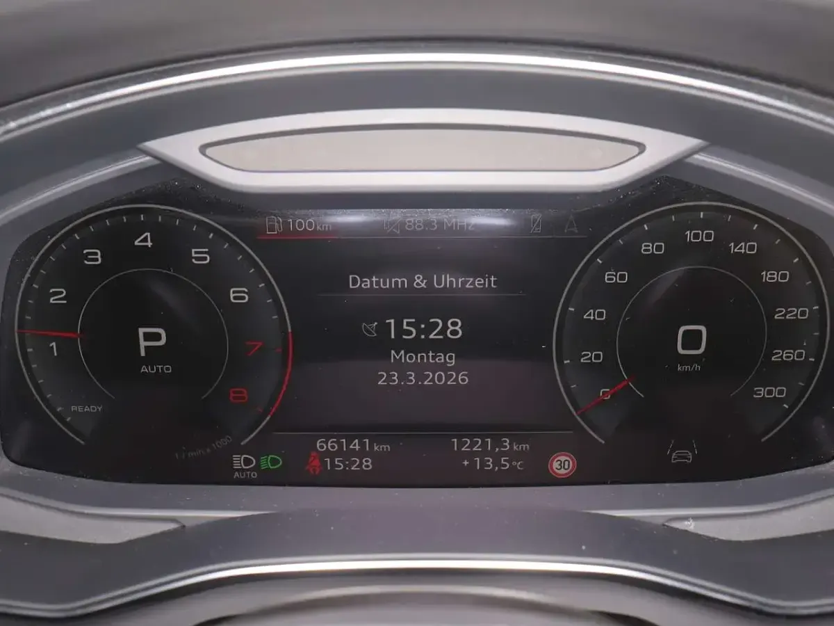 Gebraucht Audi A6 Sport 265 PS (194 kW) 2022 Mythosschwarz metallic (metallic) Limousine