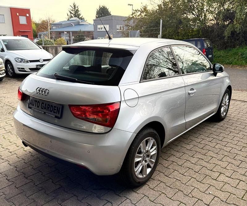 Gebraucht Audi A1 Attraction 86 PS (63 kW) 2012 Silber Kleinwagen