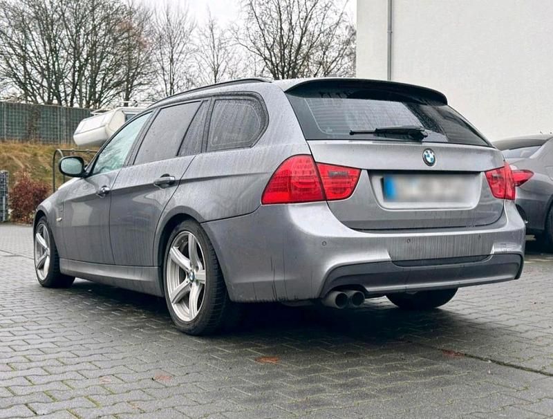 Gebraucht BMW 330 M Sport 245 PS (180 kW) 2011 Grau Kombi