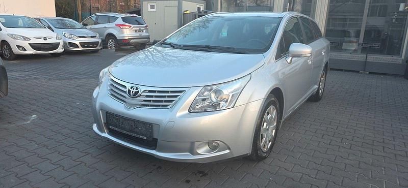 Gebraucht Toyota Avensis Sol 147 PS (108 kW) 2010 Silber Kombi