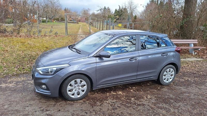 Gebraucht Hyundai i20 Active 84 PS (61 kW) 2019 Grau Kleinwagen