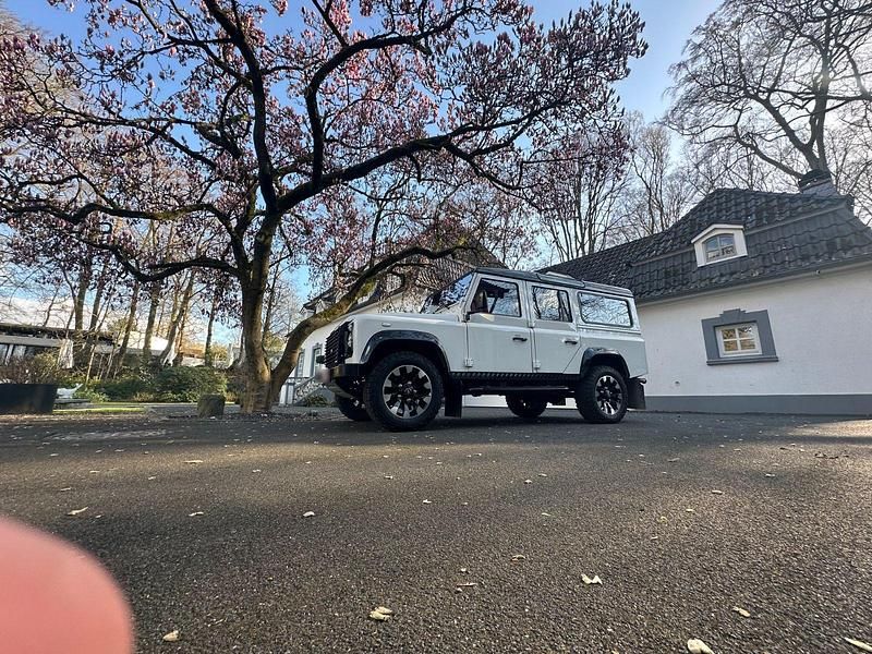 Gebraucht Land Rover Defender SE 122 PS (89 kW) 2009 Weiß Kombi