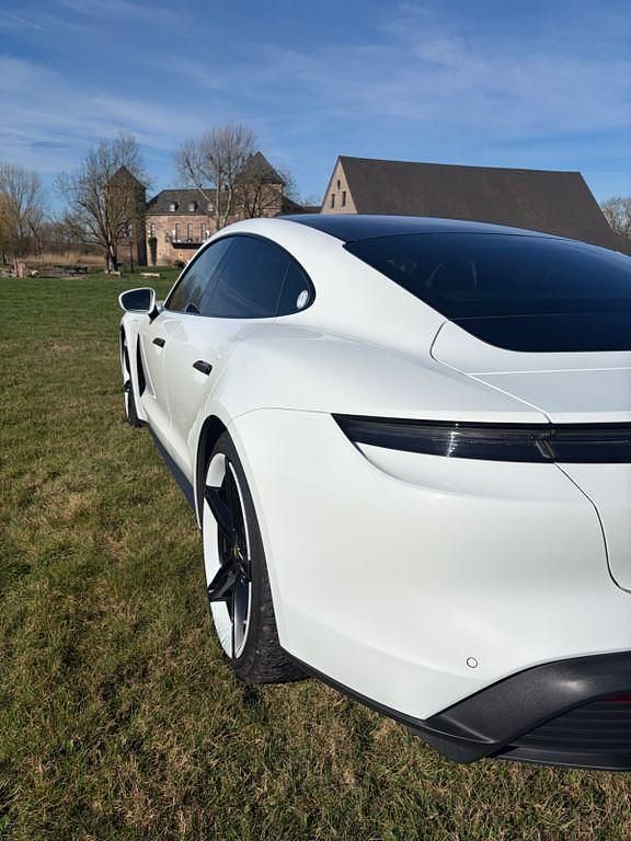 Gebraucht Porsche Taycan Performance Package 300 kW (408 PS) 2022 Weiß Limousine