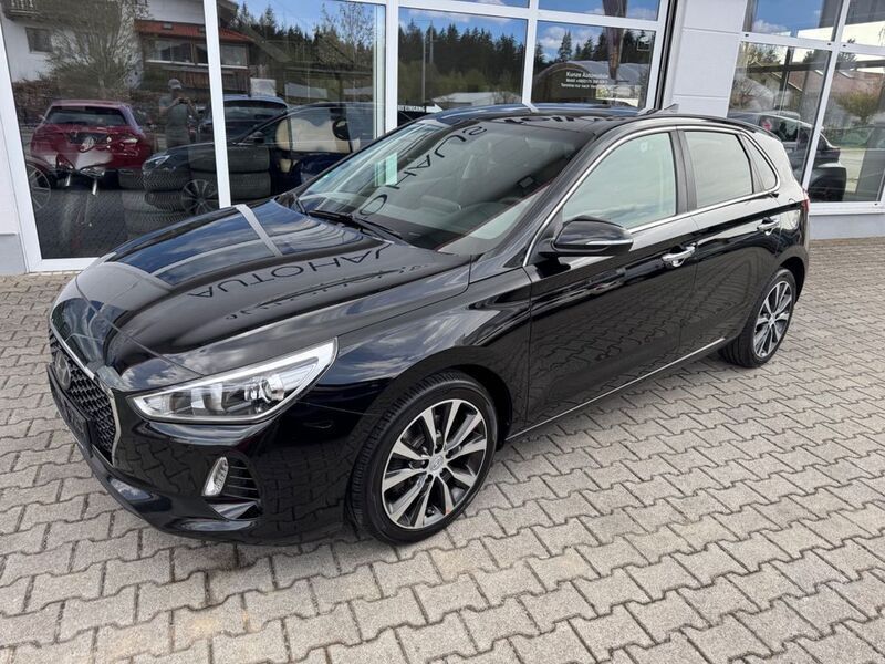 Schwarz Gebraucht 2017 Hyundai i30 Style Limousine | 12.399 € (Fairer Preis) - Bild 1/4