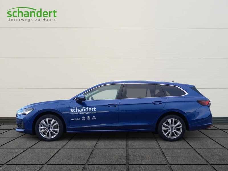 Gebraucht Skoda Superb Selection 204 PS (150 kW) 2024 Cobalt blau metallic Kombi