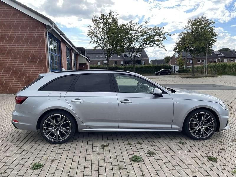 Silber Gebraucht 2019 Audi A4 Ambiente Kombi | 18.200 € (Guter Preis) - Bild 1/4