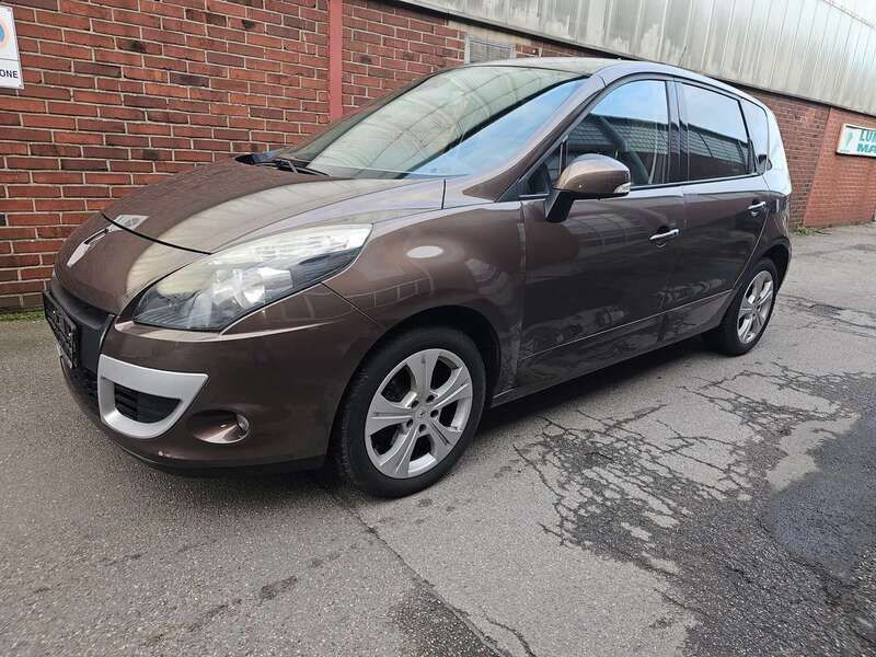 Mokkabraun Gebraucht 2010 Renault Scénic III Dynamique Van / Kleinbus | 4.500 € (Guter Preis) - Bild 1/4