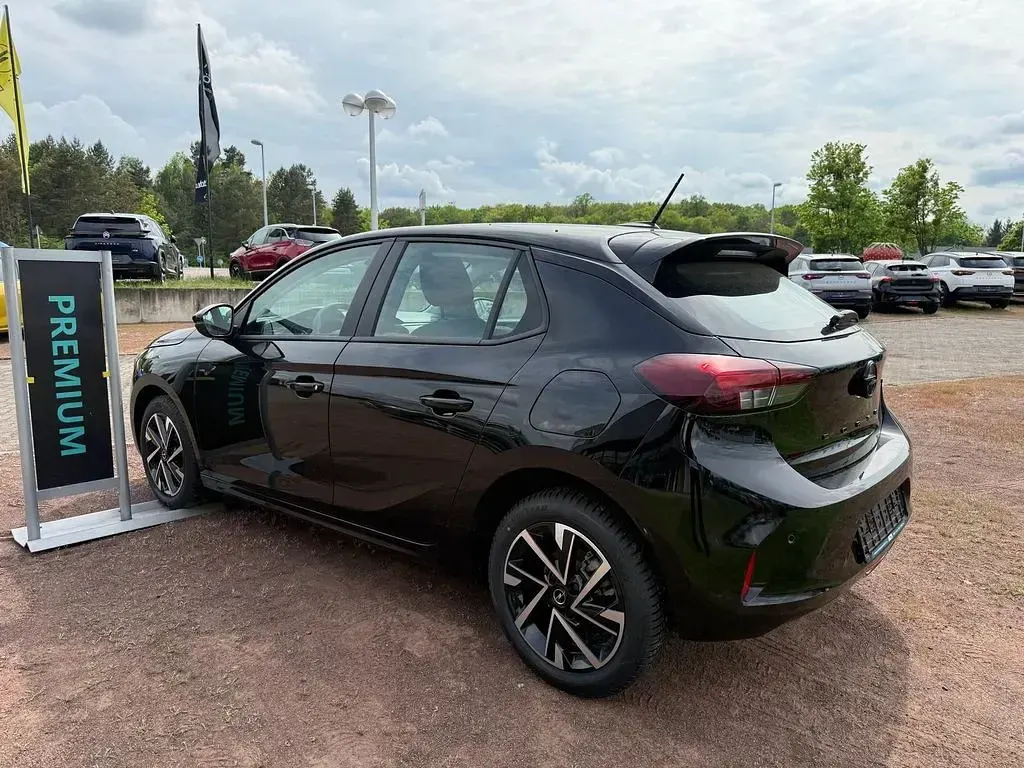 Neu Opel Corsa Edition 101 PS (74 kW) 2026 Lackierung schwarz perla nera/typ aussenverkleidung metalliclackierung Kleinwagen