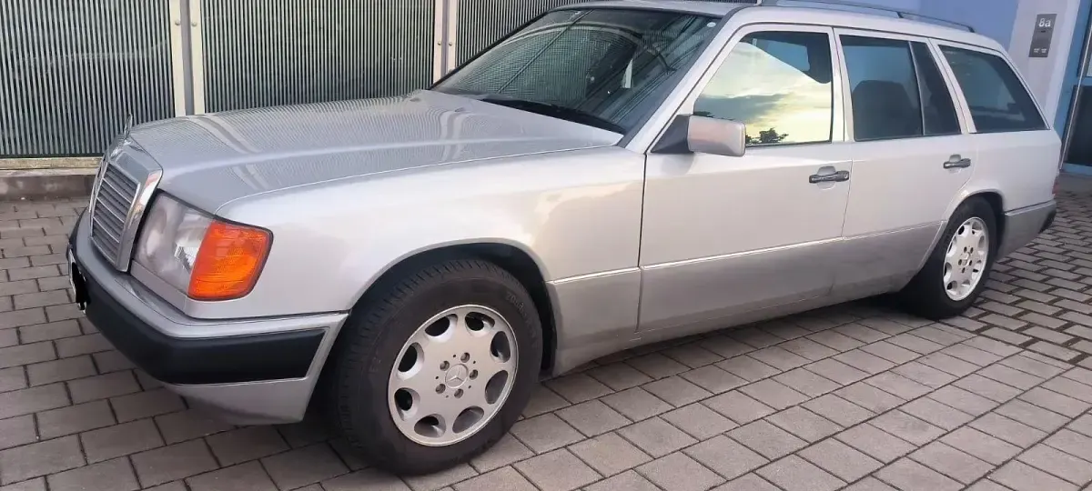 Gebraucht Mercedes E300 179 PS (131 kW) 1990 Silber Limousine