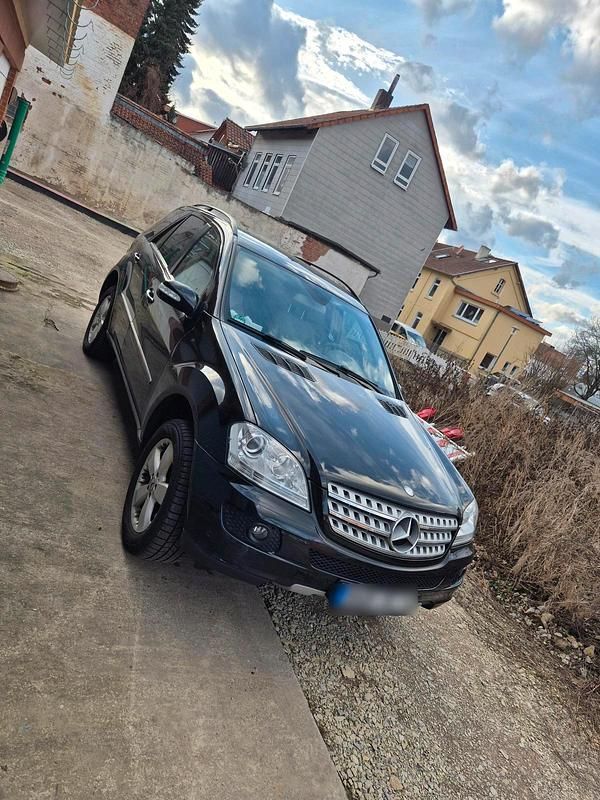 Gebraucht Mercedes ML320 224 PS (164 kW) 2007 Schwarz SUV
