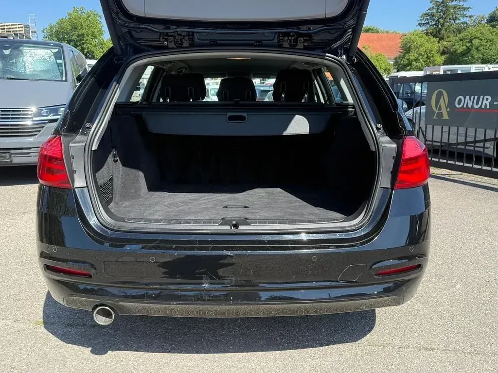 Gebraucht BMW 318 Advantage 150 PS (110 kW) 2018 Schwarz Limousine
