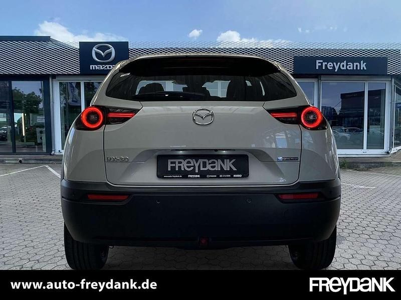 Gebraucht Mazda MX30 Ad'Vantage 106 kW (145 PS) 2023 Ceramic white SUV