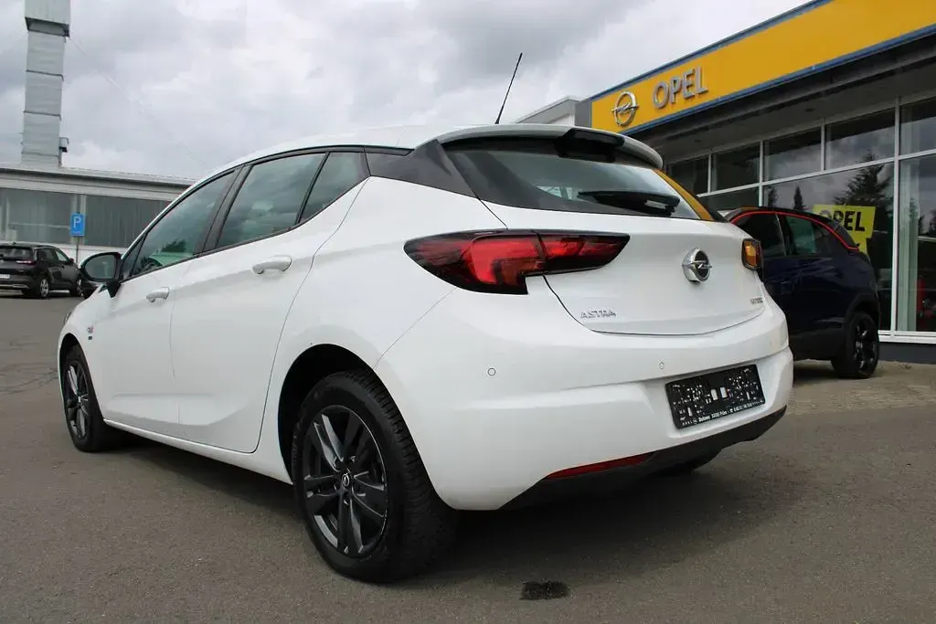 Gebraucht Opel Astra 105 PS (77 kW) 2019 Weiß Limousine