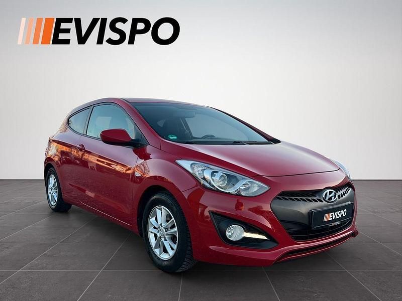 Gebraucht Hyundai i30 99 PS (72 kW) 2015 Rot Coupé