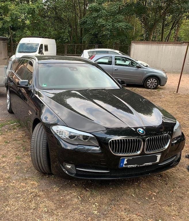 Schwarz Gebraucht 2012 BMW 530 Kombi | 12.600 € (Fairer Preis) - Bild 1/4