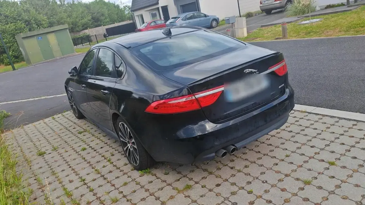 Gebraucht Jaguar XF 180 PS (132 kW) 2017 Schwarz Limousine